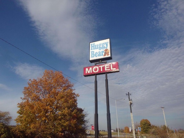 Huggy Bear Motel - Warren image 4